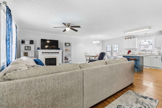 824 Walnut Road, Lily, KY 40740