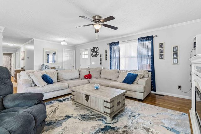 824 Walnut Road, Lily, KY 40740