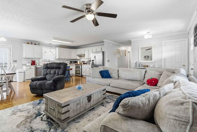 824 Walnut Road, Lily, KY 40740