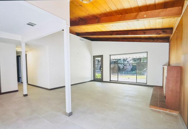 2014 Douglas Rd, Stockton, CA 95207