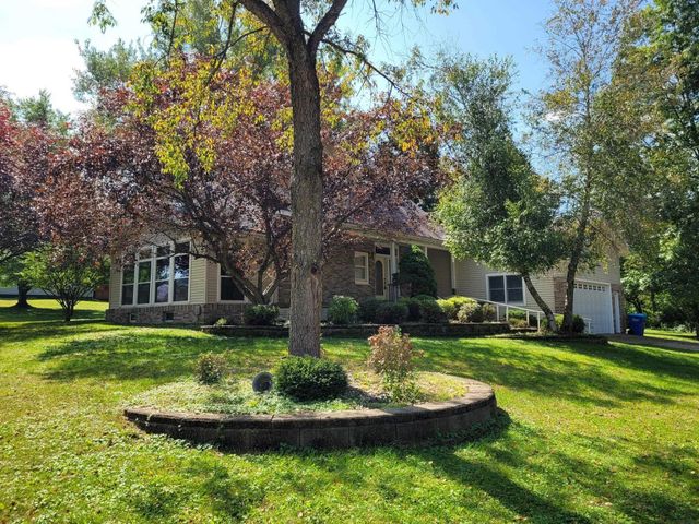 1108 3rd St. NE, Oelwein, IA 50662