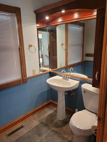 1108 3rd St. NE, Oelwein, IA 50662