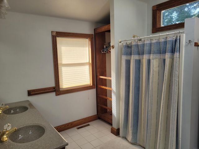 1108 3rd St. NE, Oelwein, IA 50662