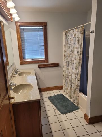 1108 3rd St. NE, Oelwein, IA 50662