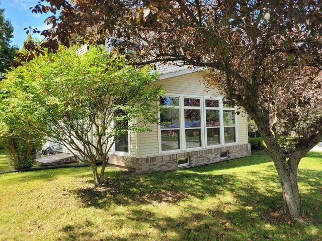 1108 3rd St. NE, Oelwein, IA 50662