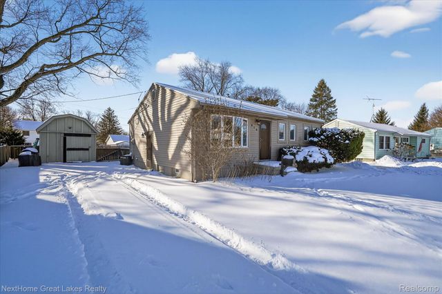 819 Southwood Drive, Fenton, MI 48430