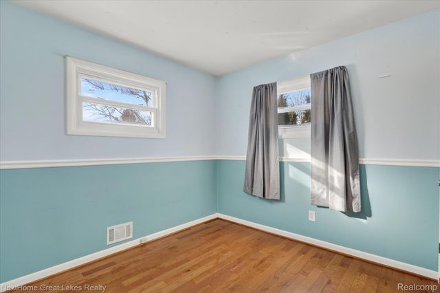 819 Southwood Drive, Fenton, MI 48430