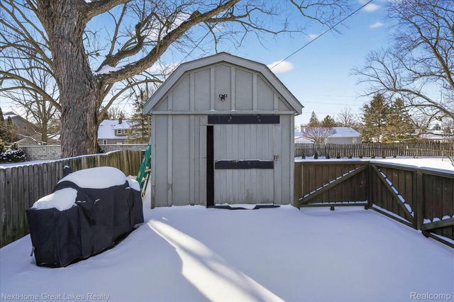 819 Southwood Drive, Fenton, MI 48430