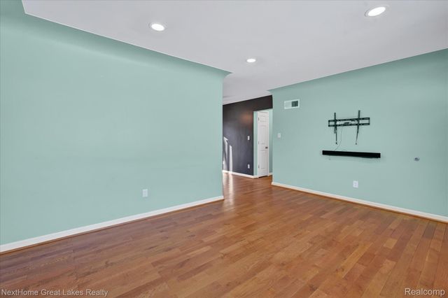 819 Southwood Drive, Fenton, MI 48430