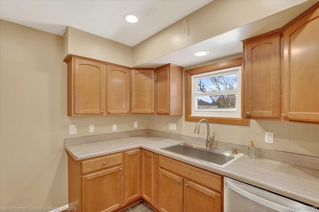 819 Southwood Drive, Fenton, MI 48430