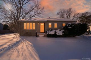 819 Southwood Drive, Fenton, MI 48430