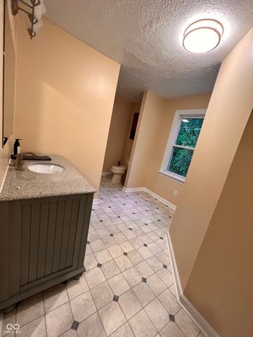 728 W 300 N, Anderson, IN 46011