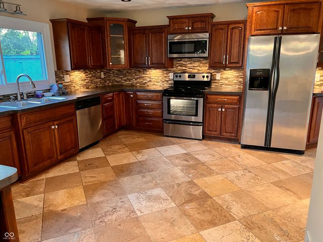 728 W 300 N, Anderson, IN 46011