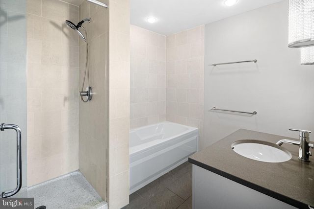2101 MARKET ST #305, Philadelphia, PA 19103