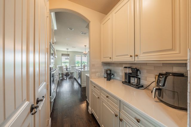 1233 Clearwater Drive, Frisco, TX 75036