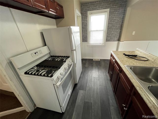 7552 Westminster Avenue, Warren, MI 48091