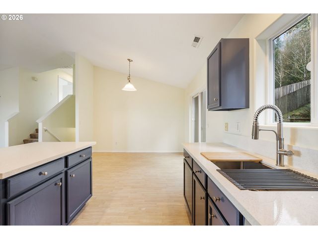 3220 Nw PACIFIC RIM Dr, Camas, WA 98607