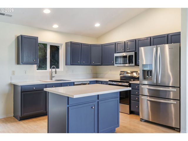 3220 Nw PACIFIC RIM Dr, Camas, WA 98607