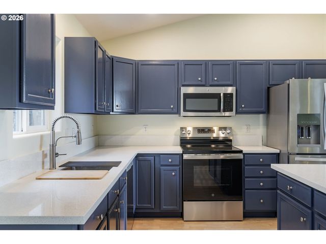 3220 Nw PACIFIC RIM Dr, Camas, WA 98607