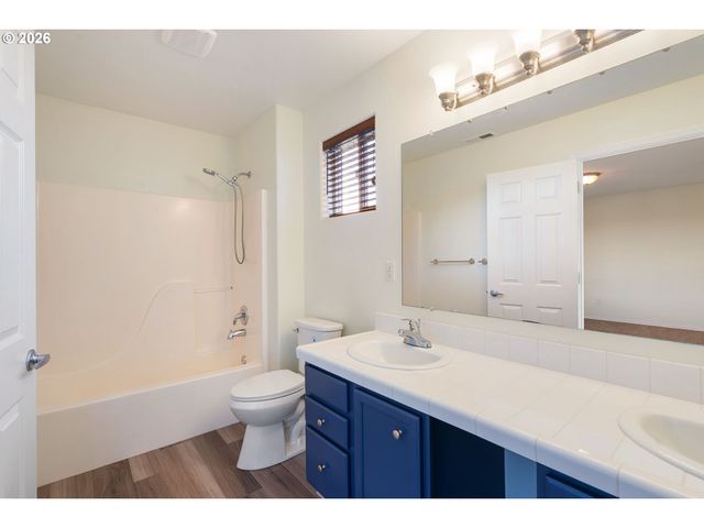 3220 Nw PACIFIC RIM Dr, Camas, WA 98607