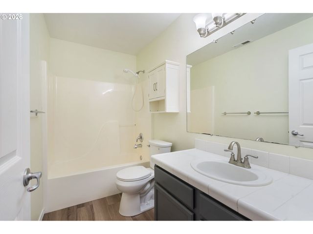 3220 Nw PACIFIC RIM Dr, Camas, WA 98607