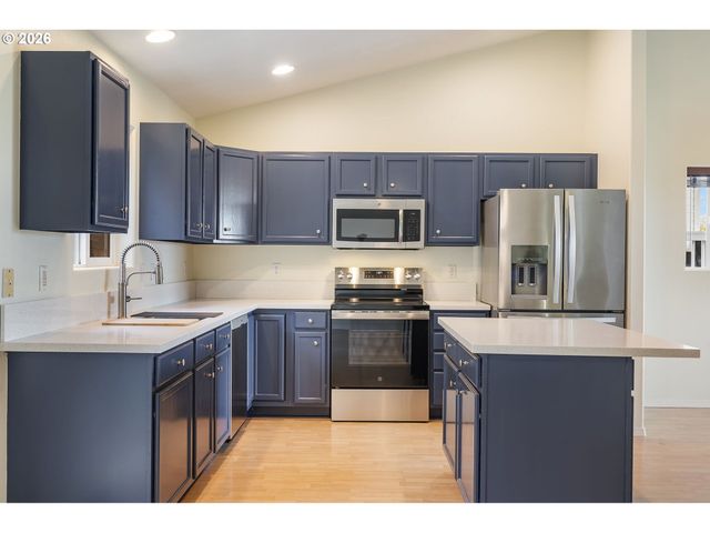 3220 Nw PACIFIC RIM Dr, Camas, WA 98607