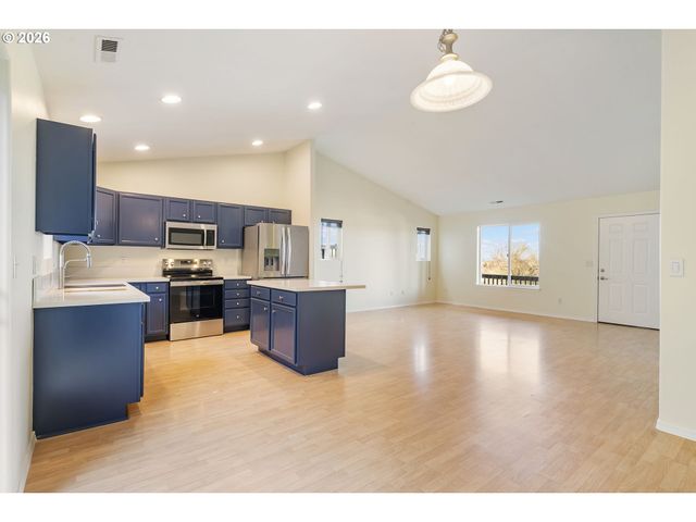 3220 Nw PACIFIC RIM Dr, Camas, WA 98607