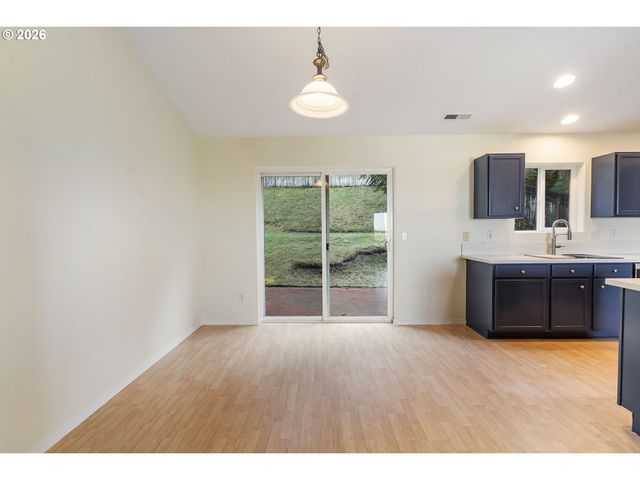 3220 Nw PACIFIC RIM Dr, Camas, WA 98607