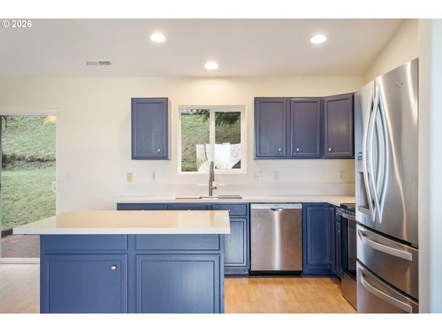 3220 Nw PACIFIC RIM Dr, Camas, WA 98607