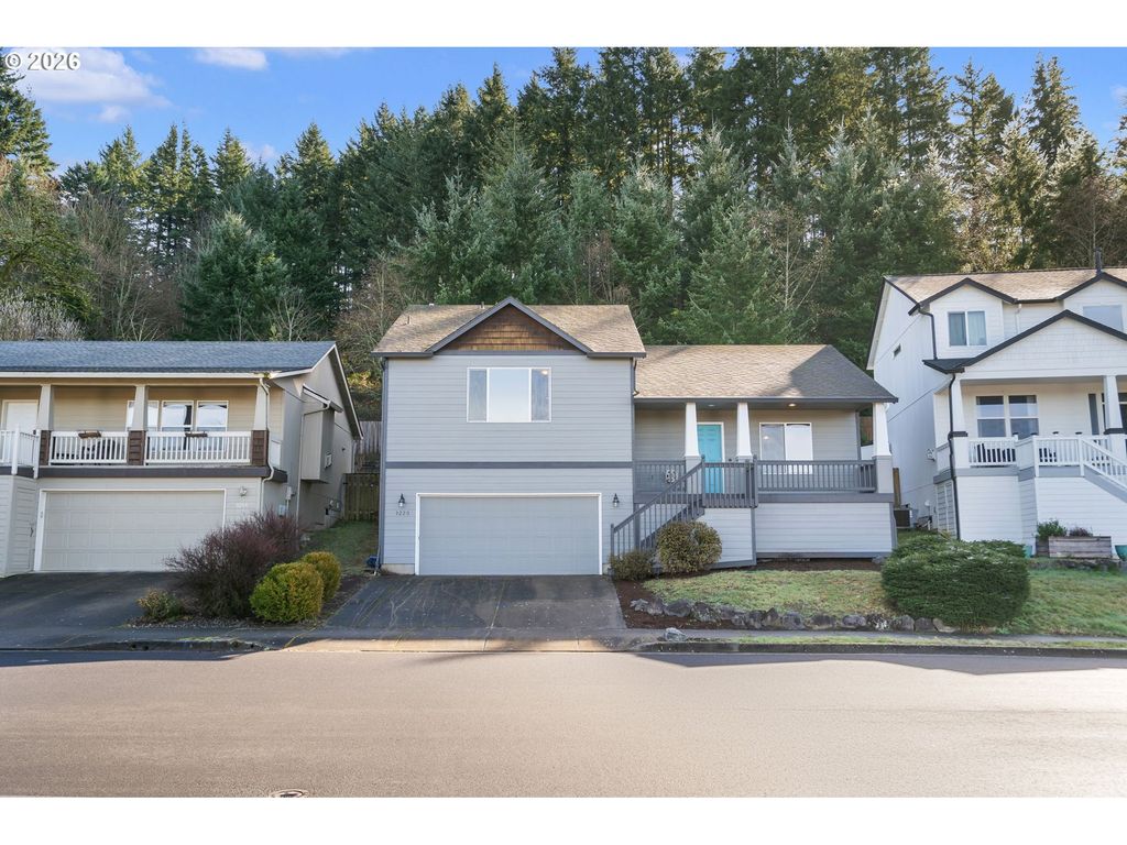 3220 Nw PACIFIC RIM Dr, Camas, WA 98607