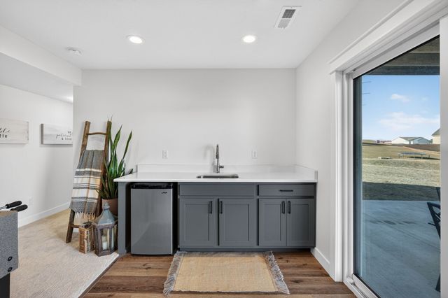 5538 164th Street, Urbandale, IA 50323