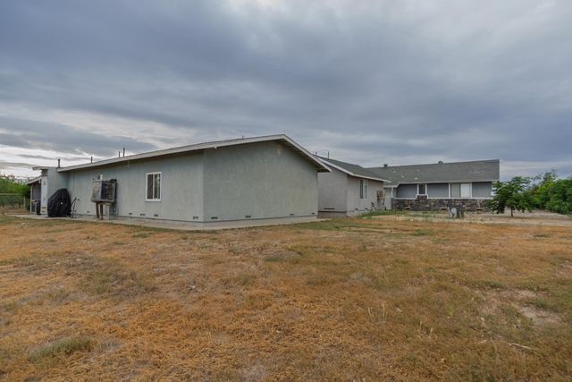 1581 W Cardella Rd, Merced, CA 95348