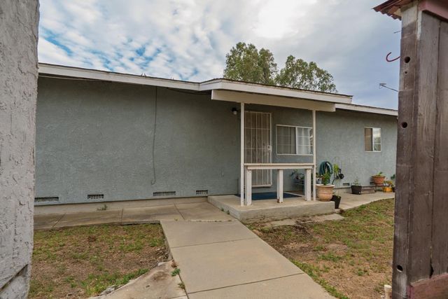 1581 W Cardella Rd, Merced, CA 95348