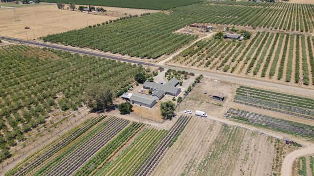 1581 W Cardella Rd, Merced, CA 95348