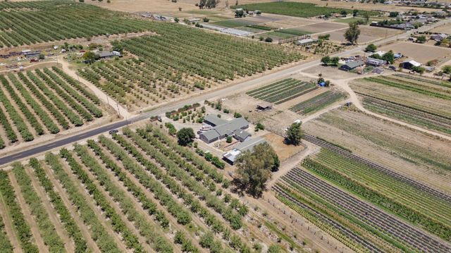 1581 W Cardella Rd, Merced, CA 95348