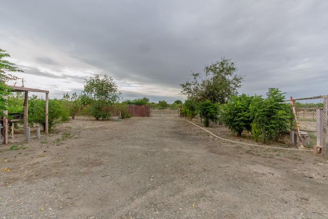 1581 W Cardella Rd, Merced, CA 95348