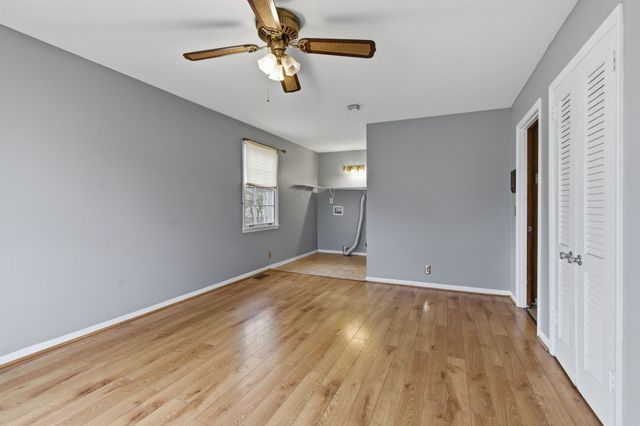 2518 Edge O Lake Dr, Nashville, TN 37217