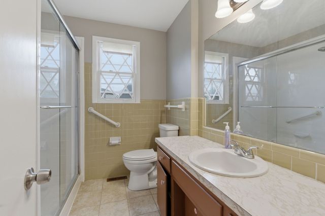 2518 Edge O Lake Dr, Nashville, TN 37217