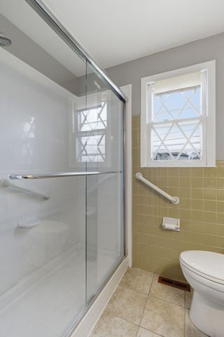 2518 Edge O Lake Dr, Nashville, TN 37217