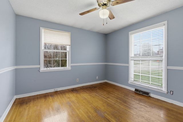 2518 Edge O Lake Dr, Nashville, TN 37217