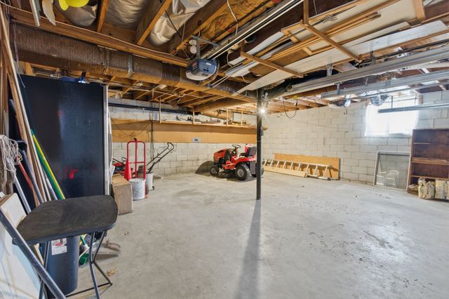 2518 Edge O Lake Dr, Nashville, TN 37217