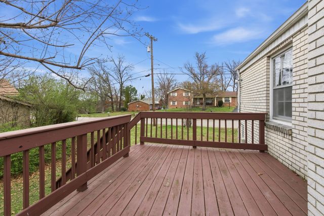 2518 Edge O Lake Dr, Nashville, TN 37217