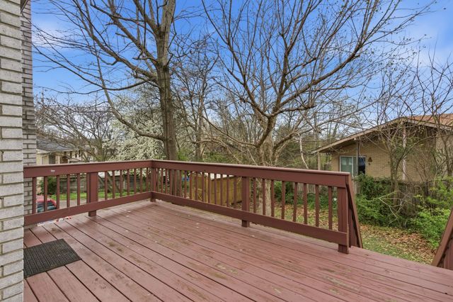 2518 Edge O Lake Dr, Nashville, TN 37217