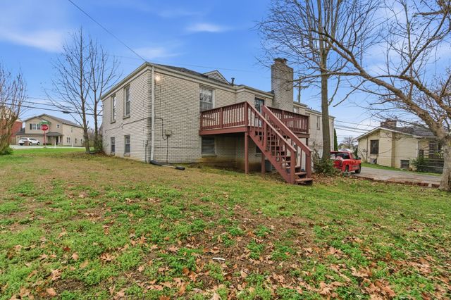 2518 Edge O Lake Dr, Nashville, TN 37217