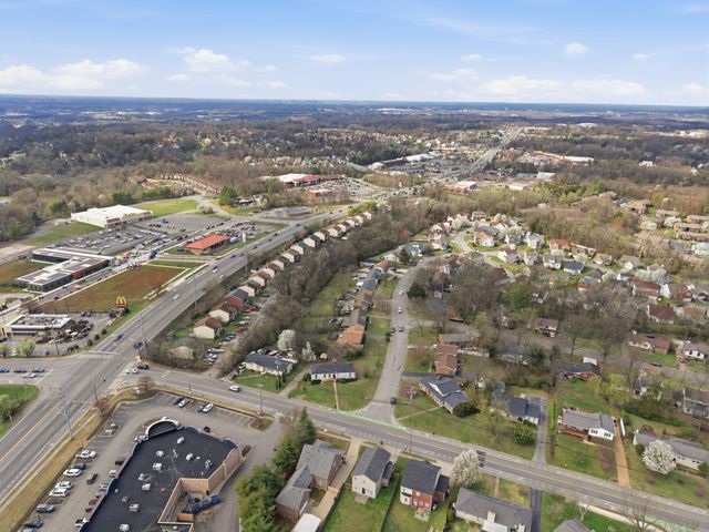 2518 Edge O Lake Dr, Nashville, TN 37217