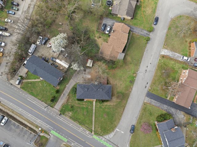 2518 Edge O Lake Dr, Nashville, TN 37217