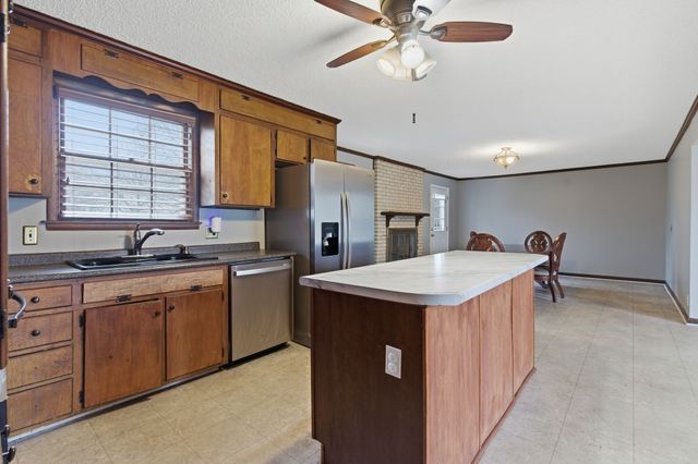 2518 Edge O Lake Dr, Nashville, TN 37217