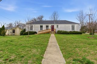 2518 Edge O Lake Dr, Nashville, TN 37217