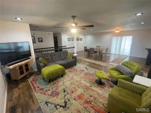 24570 Spencer Road, Waynesville, MO 65583