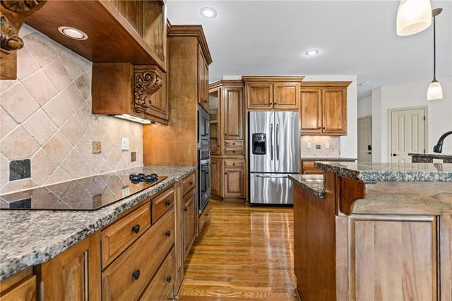 5306 W 165th Terrace, Overland Park, KS 66085